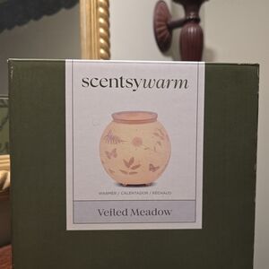 Scentsy Veiled Meadow Warmer - Soft Cream